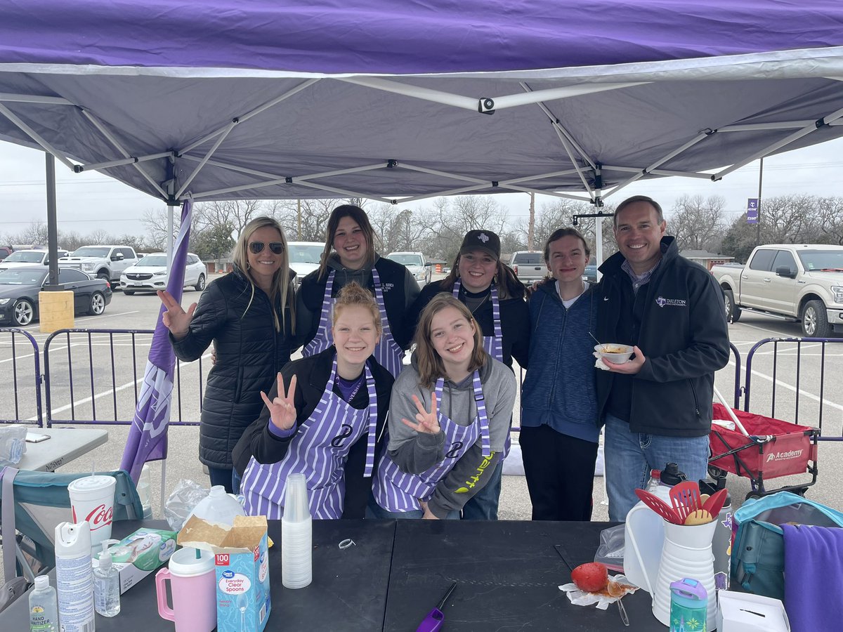 TarletonPrez's tweet photo. @PlowboysTSU first annual Chili cook-off is off to a great start. @TarletonFB Coach Whitten has some tough judging ahead of him! 🌶️🥣 https://t.co/m5kwQWJexC