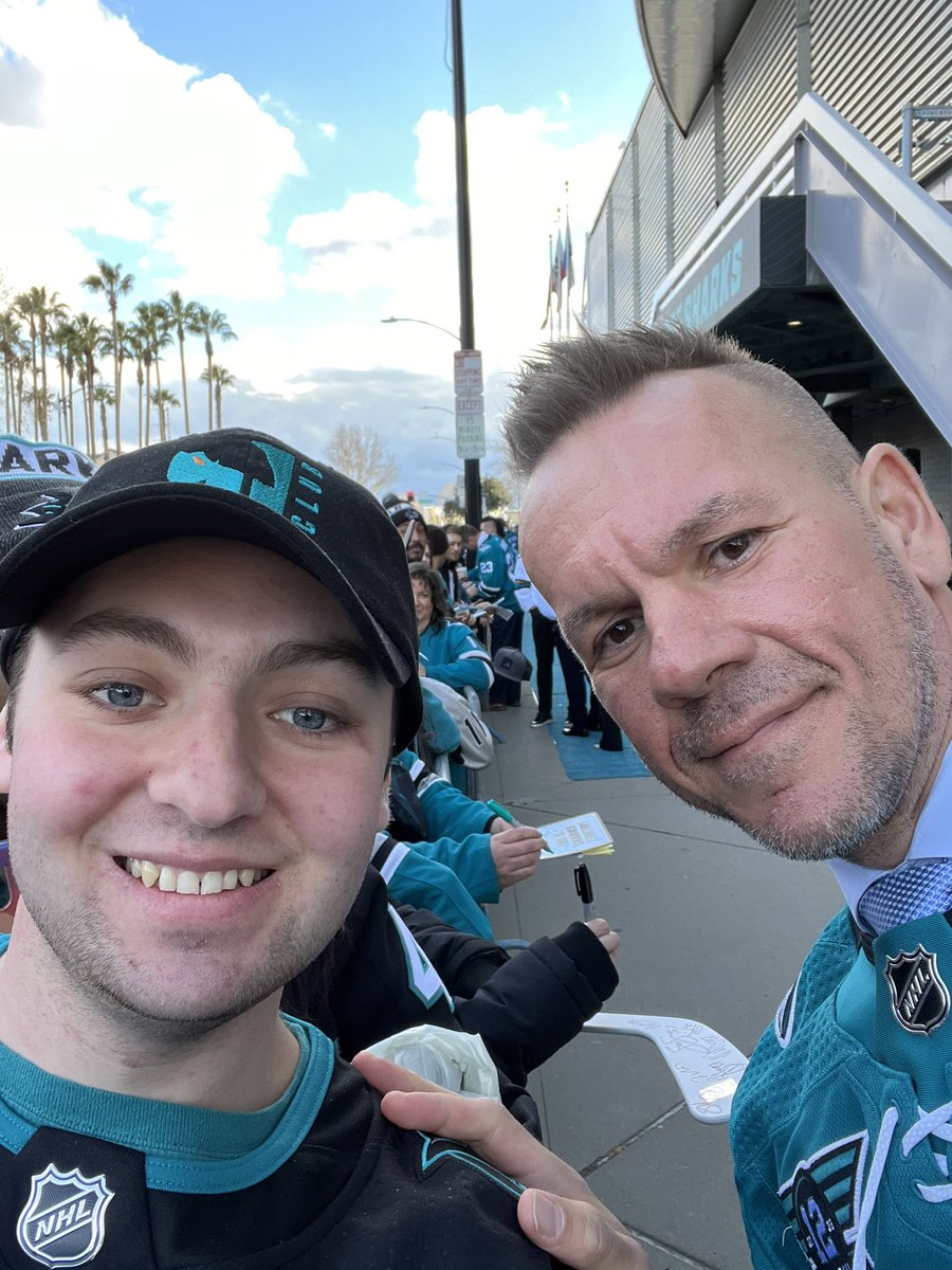 RyderDeMaria's tweet image. Pics with Sharks legends and Drew Remenda before Patrick Marleau’s Jersey retirement ceremony.