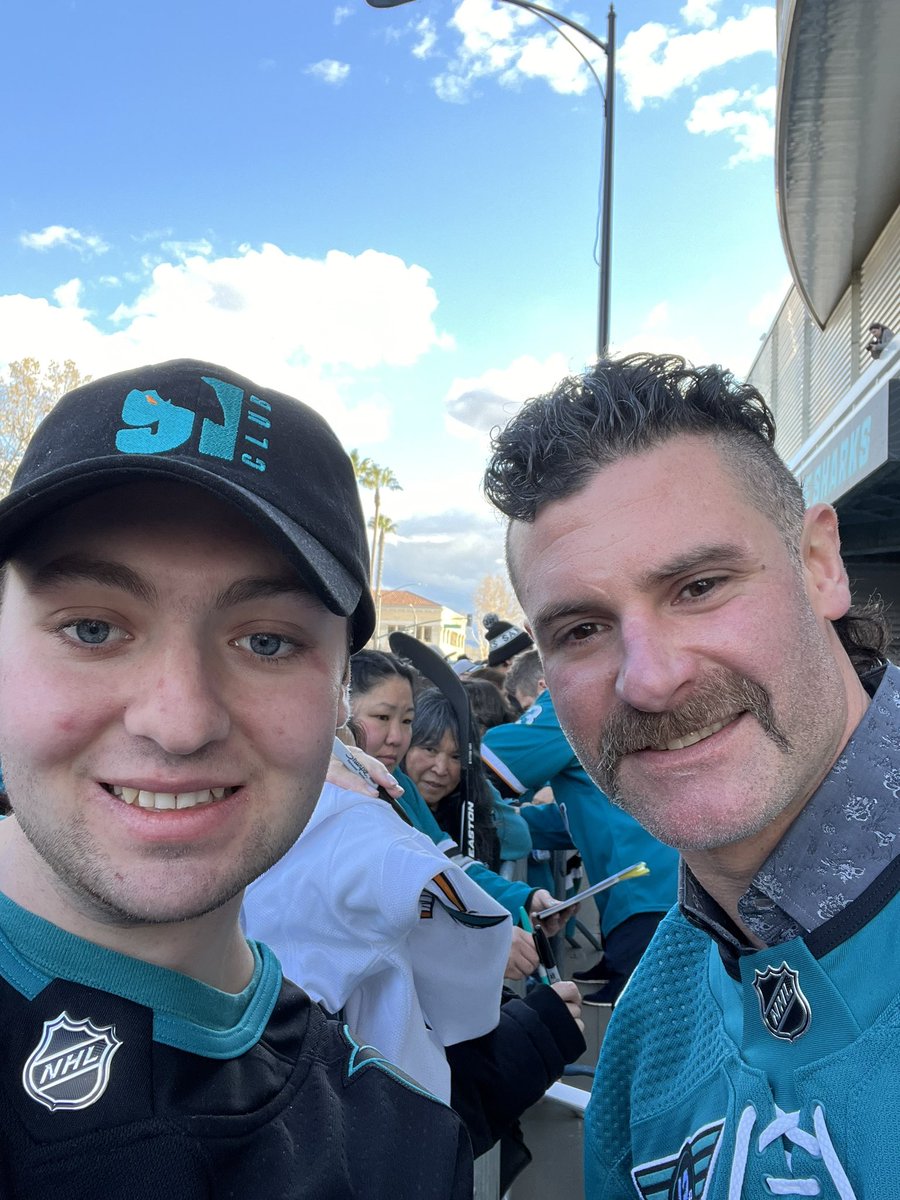 RyderDeMaria's tweet image. Pics with Sharks legends and Drew Remenda before Patrick Marleau’s Jersey retirement ceremony.