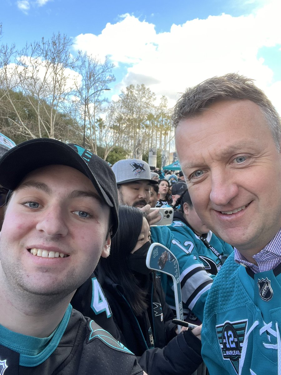 RyderDeMaria's tweet image. Next round of pics with Sharks legends before Patrick Marleau’s Jersey retirement ceremony.