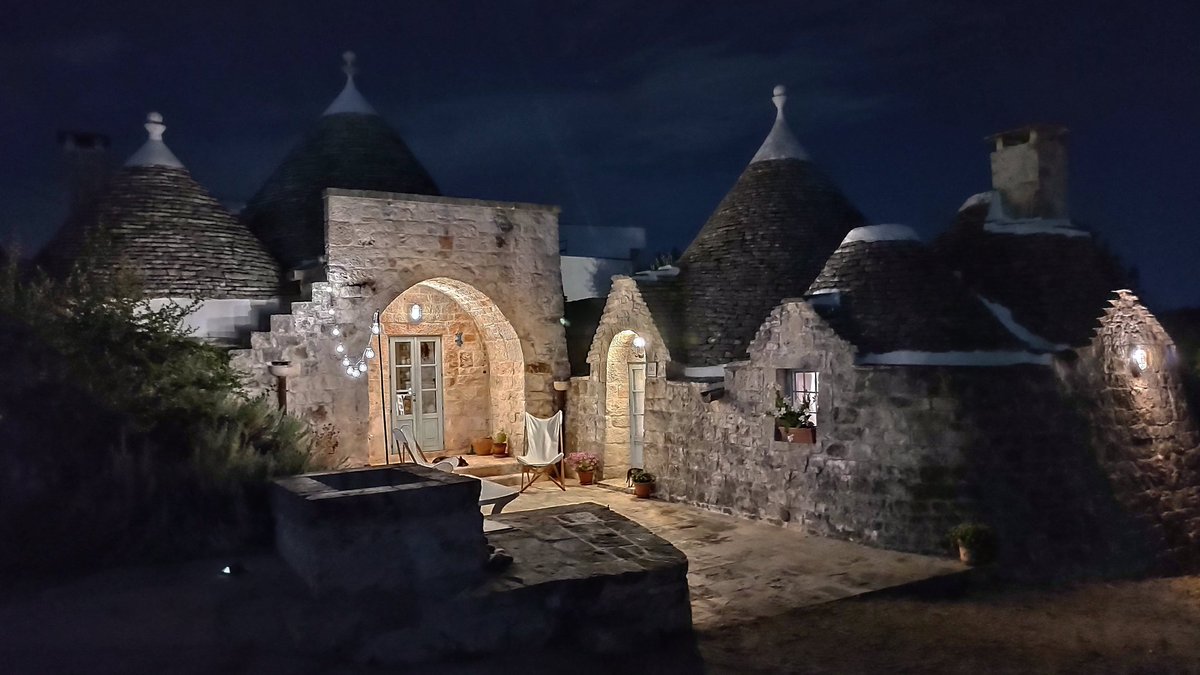 lecinquequerce's tweet photo. Elogio dei #trulli. La rotazione del pensiero. https://t.co/Bg6vdIbRwt