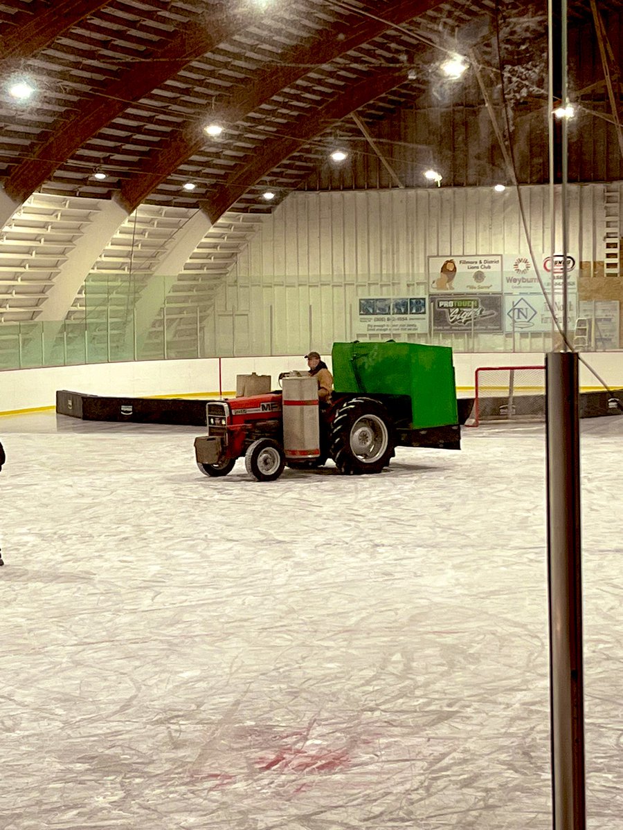Krista_B_85's tweet photo. Don’t sleep on hosting a tournament in Fillmore. Ticked all the boxes - tractor zamboni, crock pot onions and an old curling rink turned unreal mini stick area. Maybe some mild frostbite but the kids had a blast all day in this old barn. 15/10. https://t.co/3rLoTgoRcd