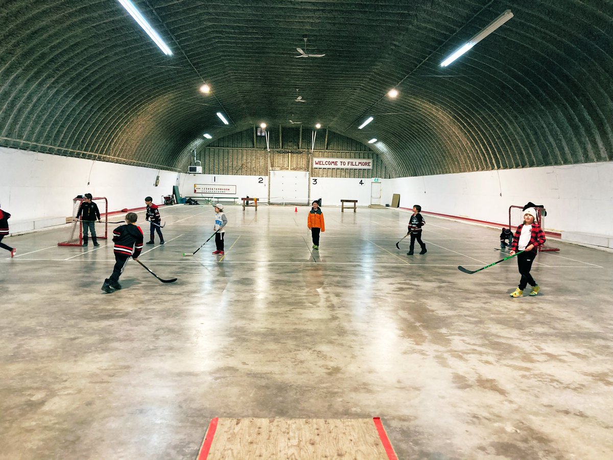 Krista_B_85's tweet photo. Don’t sleep on hosting a tournament in Fillmore. Ticked all the boxes - tractor zamboni, crock pot onions and an old curling rink turned unreal mini stick area. Maybe some mild frostbite but the kids had a blast all day in this old barn. 15/10. https://t.co/3rLoTgoRcd