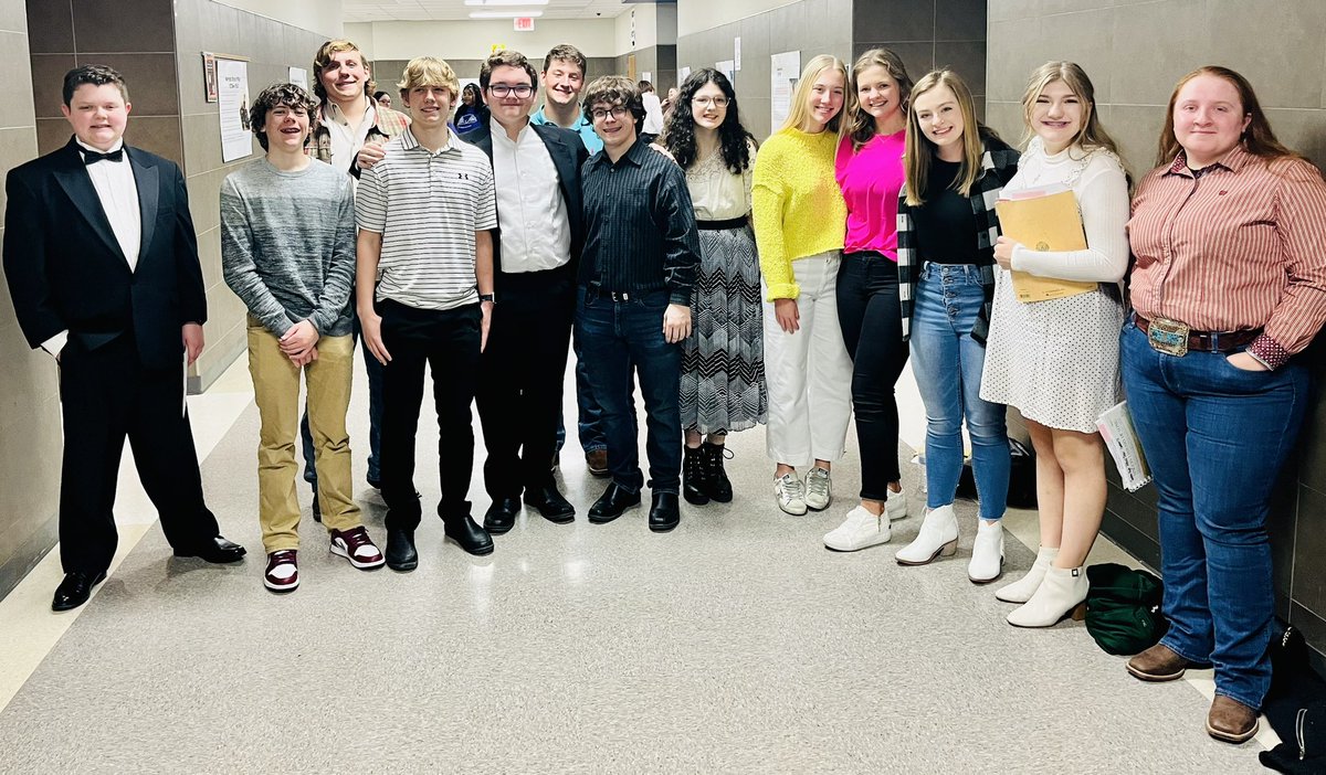 CantonHSChoir's tweet photo. So proud of our CHS choir students today competing at West Mesquite HS Solo/Ensemble!                                                      19 solo medals 
16 ensemble medals 
34 medals 
25 going to state
Ty to Mrs Priest our accompanist!🎹 https://t.co/mU9kxafE98