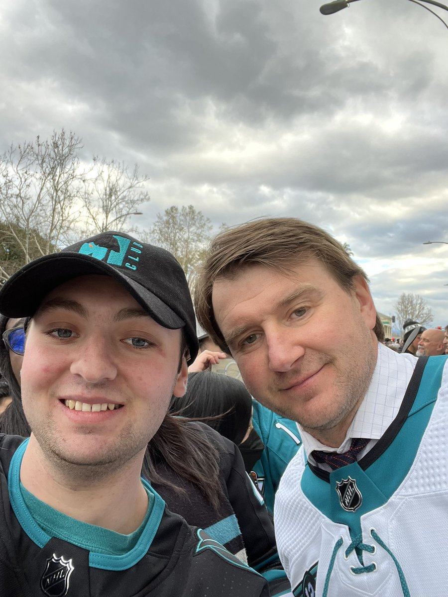 RyderDeMaria's tweet image. Last round of pics with Sharks legends and Drew Remenda before Patrick Marleau’s Jersey retirement ceremony.