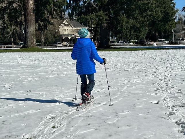 FtVancouverNPS's tweet photo. It is a #beautiful day in the national park!  People were out snowshoeing and sledding.  There were also close to 200 #PokemonGO players traipsing in the snow.  Everyone is #happy at #FortVancouver today!  #snow #Goodtimes #fun #sunny_day https://t.co/EkFpNoqrID