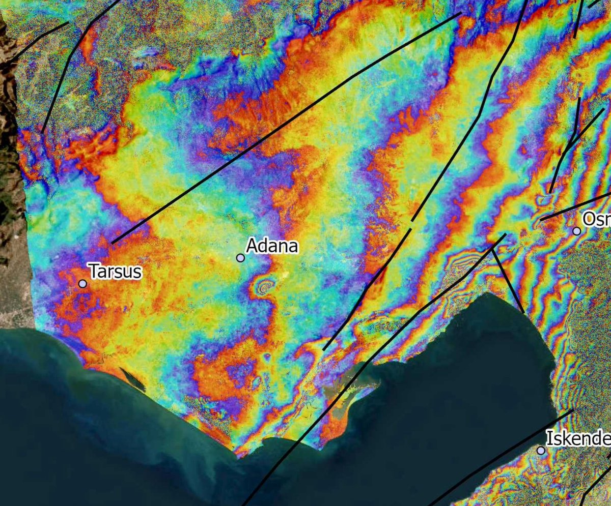 JudithGeology's tweet photo. InSAR people, talk to me about this little blip near Adana that appeared between Jan 28 and Feb 9, ~100 km west of the southern termination of the M7.8.

Roughly coincident with a little hill - perhaps activation of a small thrust fault?

Thanks to @pmb229 for pointing it out. https://t.co/Rppa0SHwqs