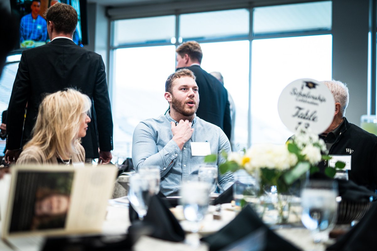 Providing a 𝙒𝙤𝙧𝙡𝙙-𝘾𝙡𝙖𝙨𝙨 𝙎𝙩𝙪𝙙𝙚𝙣𝙩-𝘼𝙩𝙝𝙡𝙚𝙩𝙚 𝙀𝙭𝙥𝙚𝙧𝙞𝙚𝙣𝙘𝙚 🏠

Happy to say thank you today at the Scholarship Celebration 🎩