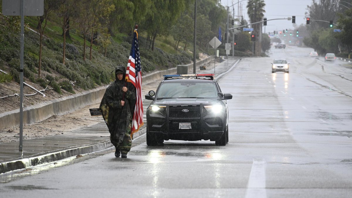 13 year old Jordan Ramirez walked 12 miles in the rain from <a href="/MurrietaPD/">Murrieta Police Department</a> to our Lake Elsinore Stn to honor our fallen Deputy Darnell Calhoun. #thankyouforyourservicewalk 

fb.watch/iWqRIr1w1g/?mi…