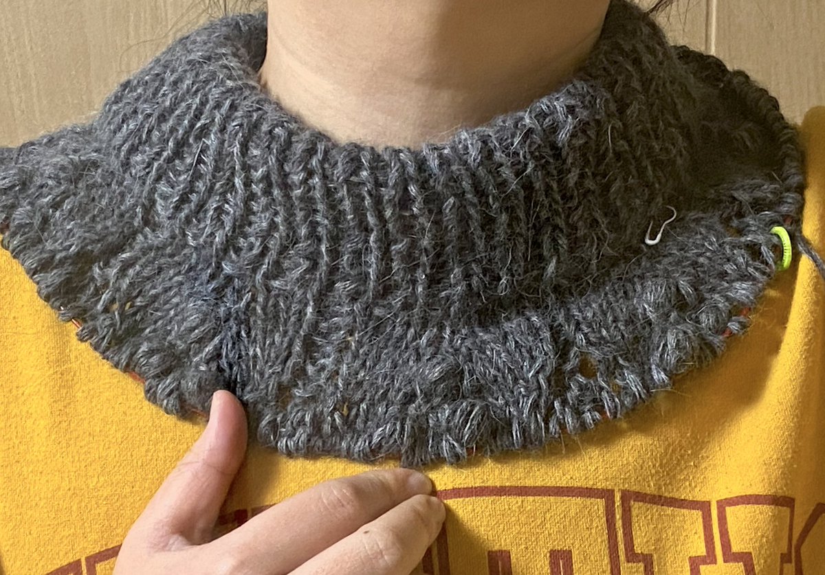 danee_knit's tweet photo. 뜨개 시작하고 내옷은 처음인듯 
프로 선물러라 맨날 엄마꺼 아빠꺼 남편꺼 애기꺼 뜨고 최근에는 텔마 스카프 친척 어르신들꺼 뜨다가 (아직 4개 더떠야함..…) 문어발로 걸쳐둔거 잡았땈ㅋㅋㅋㅋ역시 내옷이 제일 재밌구나!!!!ㅋㅋㅋㅋㅋㅋㅋㅋㅋ https://t.co/gvT3EB3MpY