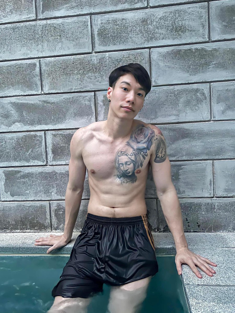 AongJaePark's tweet photo. ถ้าเขาจะรัก...นั่งริมสระเขาก็รักครับ. https://t.co/bH2yGecOq4
