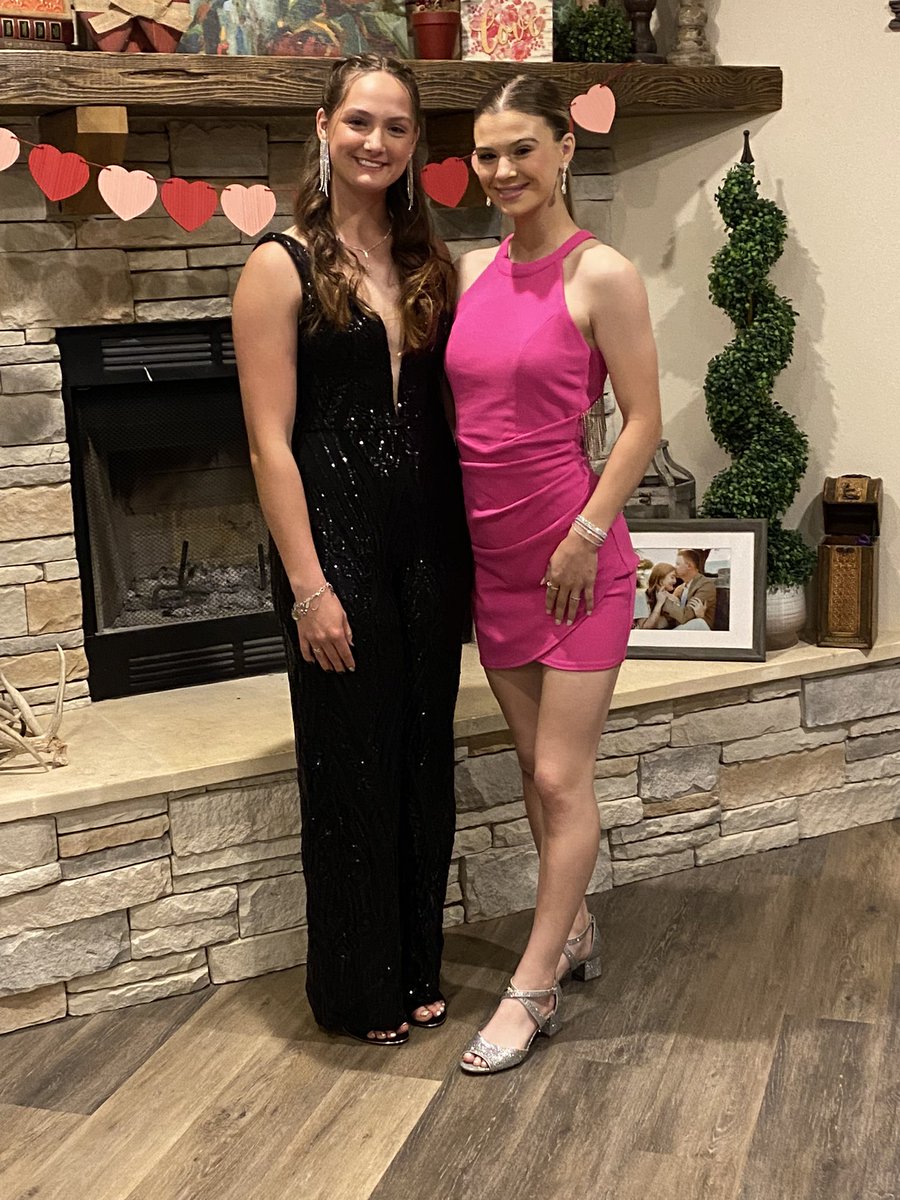 layneecrooks's tweet photo. Hard hits to dressing up in a hurry and meeting our dates to eat before or final TRI PHI dance. #senioryear https://t.co/QHR62G2zw4