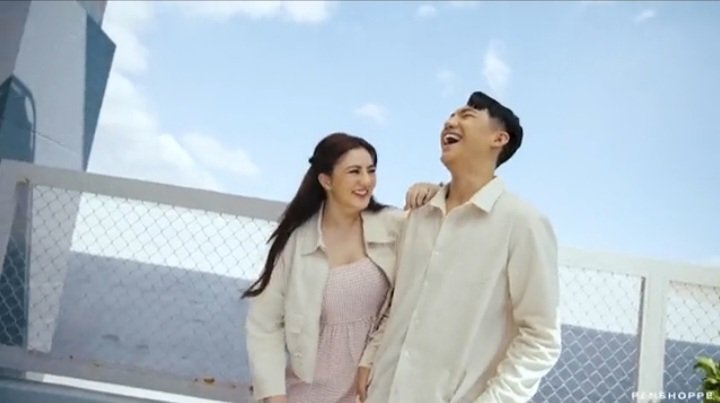 ghreyys's tweet photo. Those smile are the most expensive..
Always wear that smile..

@LegaspiCassy @Espanto2001 #CassyLegaspi #DARREN #CassRen https://t.co/TYgUzAbAty
