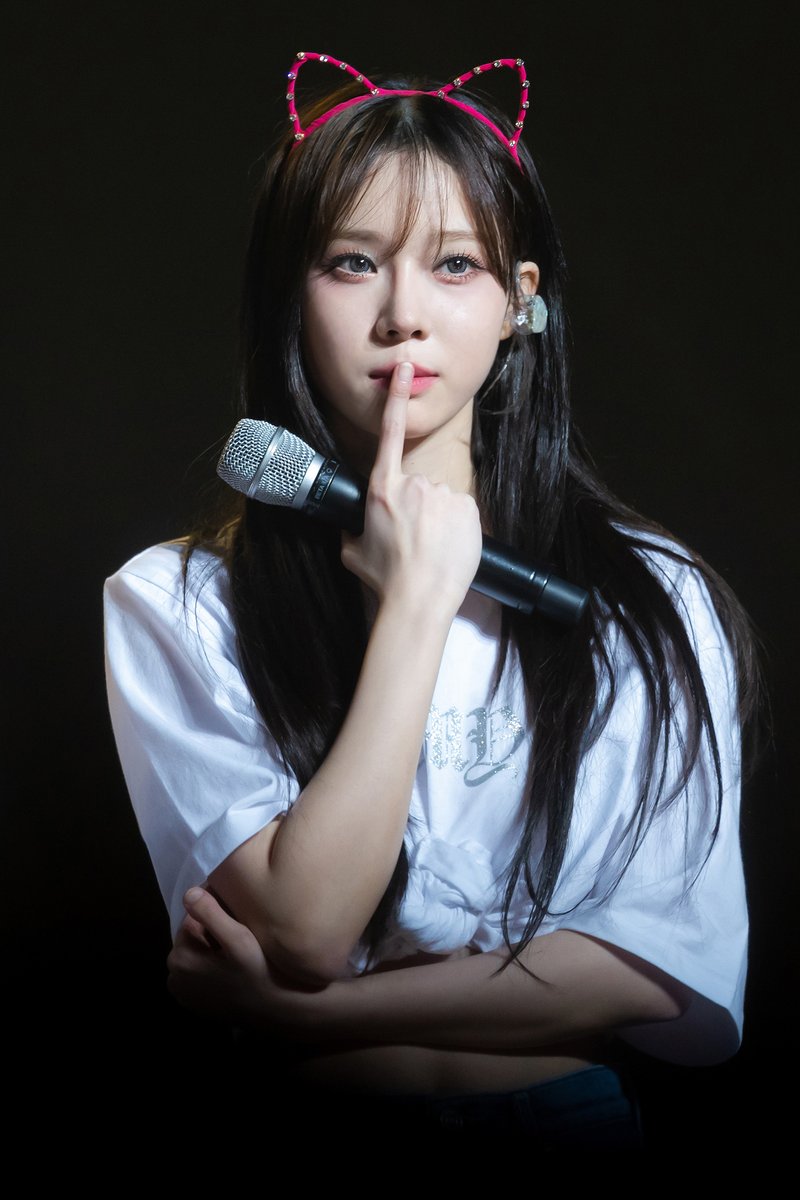 is_not_summer's tweet photo. 230225 #aespa #WINTER #에스파 #윈터 https://t.co/YAIAGV8sZ0