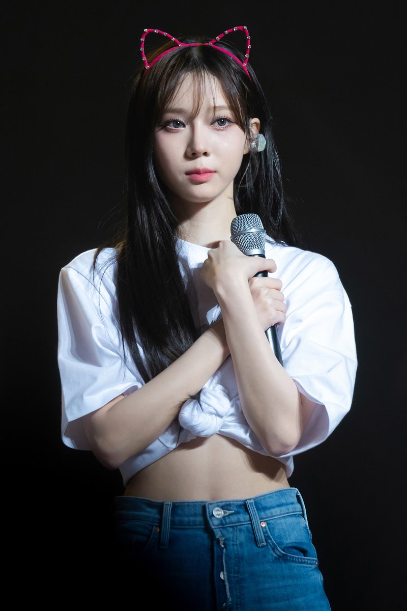 is_not_summer's tweet photo. 230225 #aespa #WINTER #에스파 #윈터 https://t.co/YAIAGV8sZ0