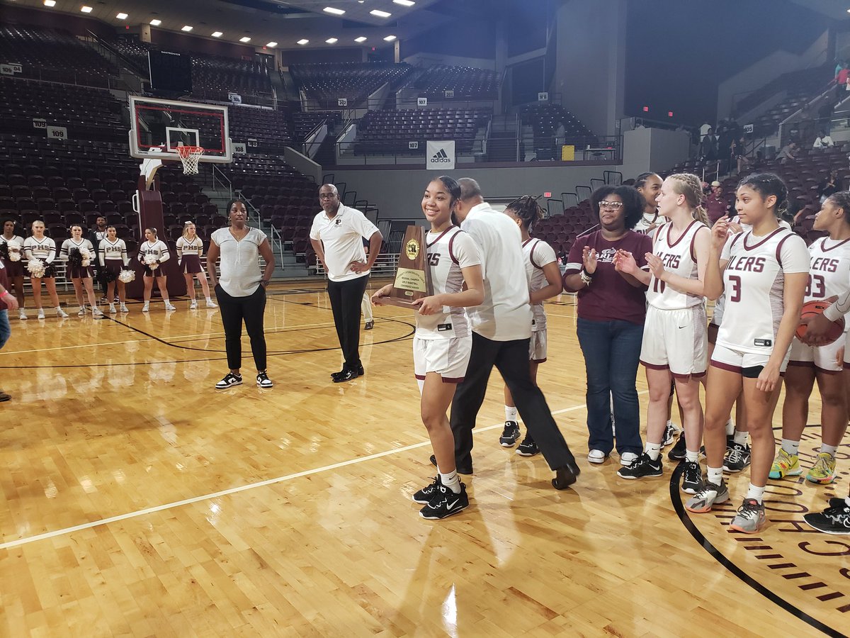 <a href="/janaetucker_/">Nae</a> 💪🏾⤵️⤵️⤵️
My MVP 🏆👏🏿👏🏿