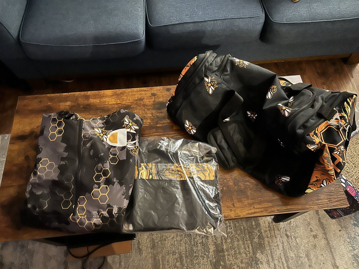 ChausRex's tweet image. Damn this shit looks good. Just in time for rain too.
#HIVESZN #CODEHIVE @SavinTheBees