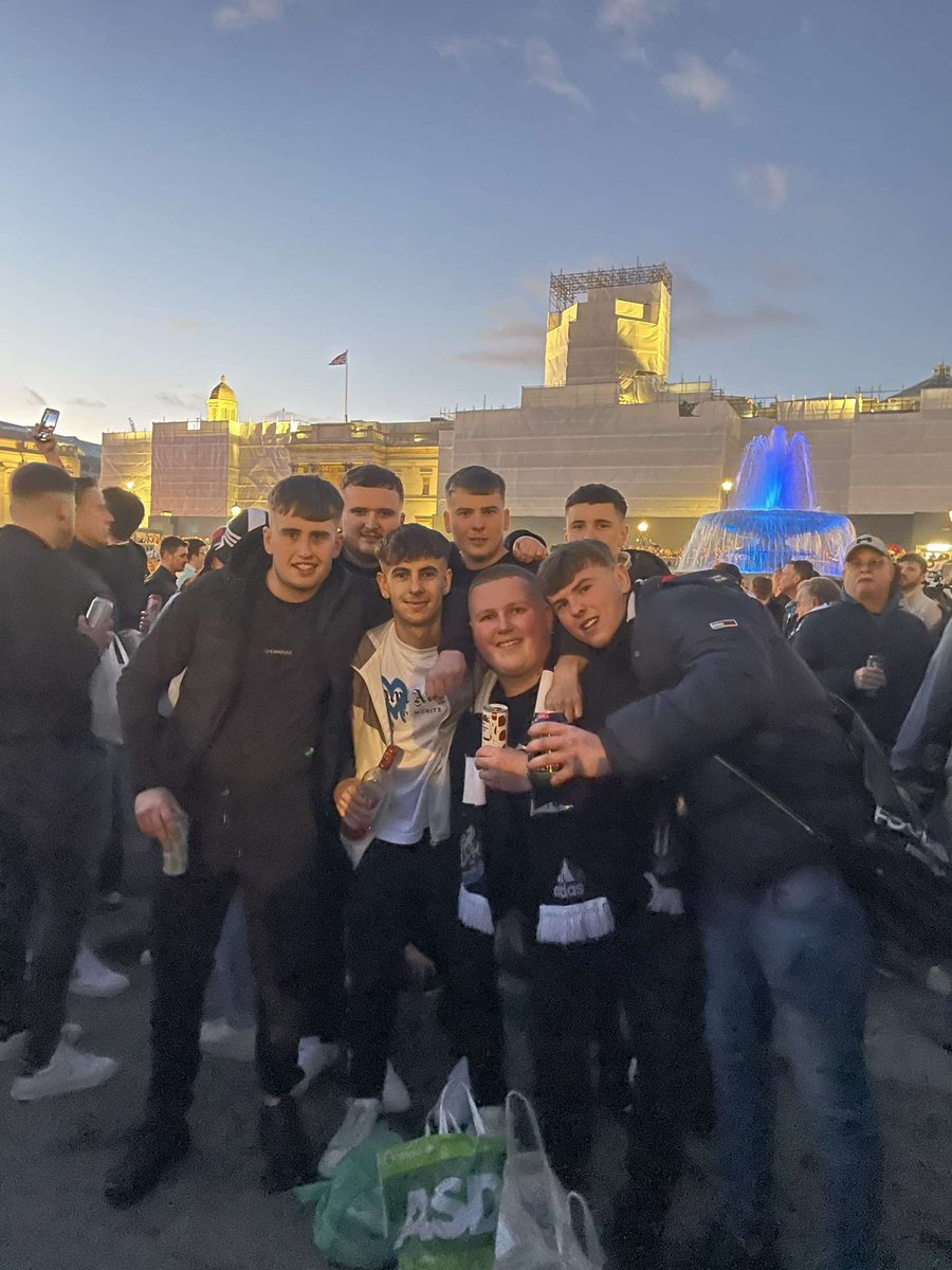 kieron1892's tweet photo. What a night in Central London with the lads. Trafalgar for half an hour then All bar one was serious 😮‍💨😮‍💨 https://t.co/Emiwdztwl7