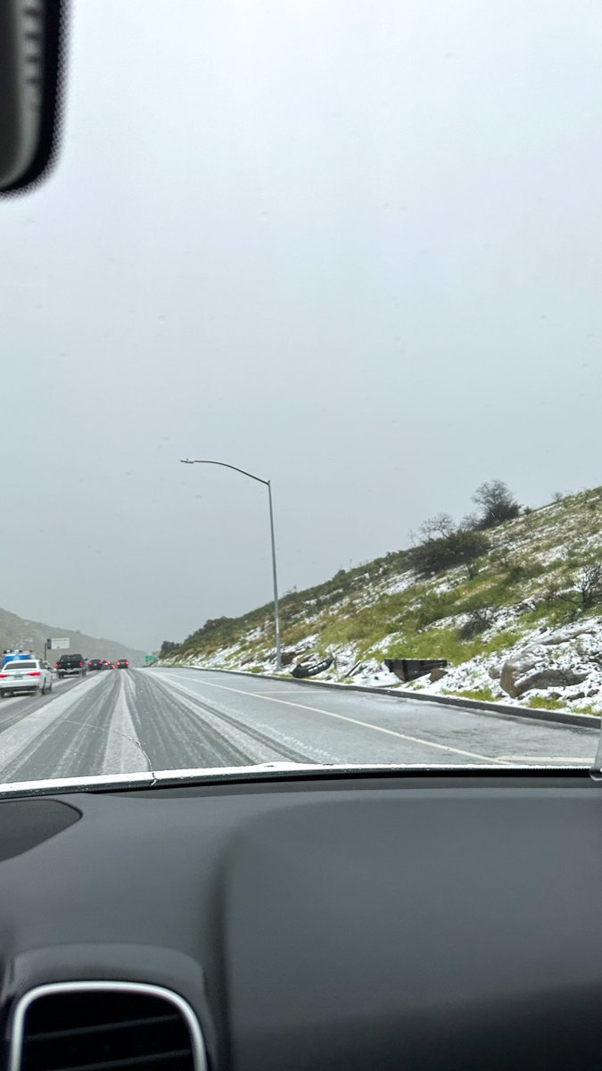 OllyPadre's tweet photo. Never thought I’d ever see it Snow here! 🤯😱❄️☃️ #TheValley #TopangaCanyon #SnowLA https://t.co/ByMED6A3DM