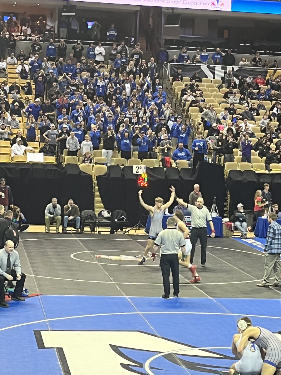 HHS_Athletics's tweet photo. Griffin Ray wins by fall at 165 lbs and wins the 4th individual title of the day for ⁦@HHS_Wrestlers⁩ ⁦@Hillsboro_R3⁩ https://t.co/k5cojl6iWs