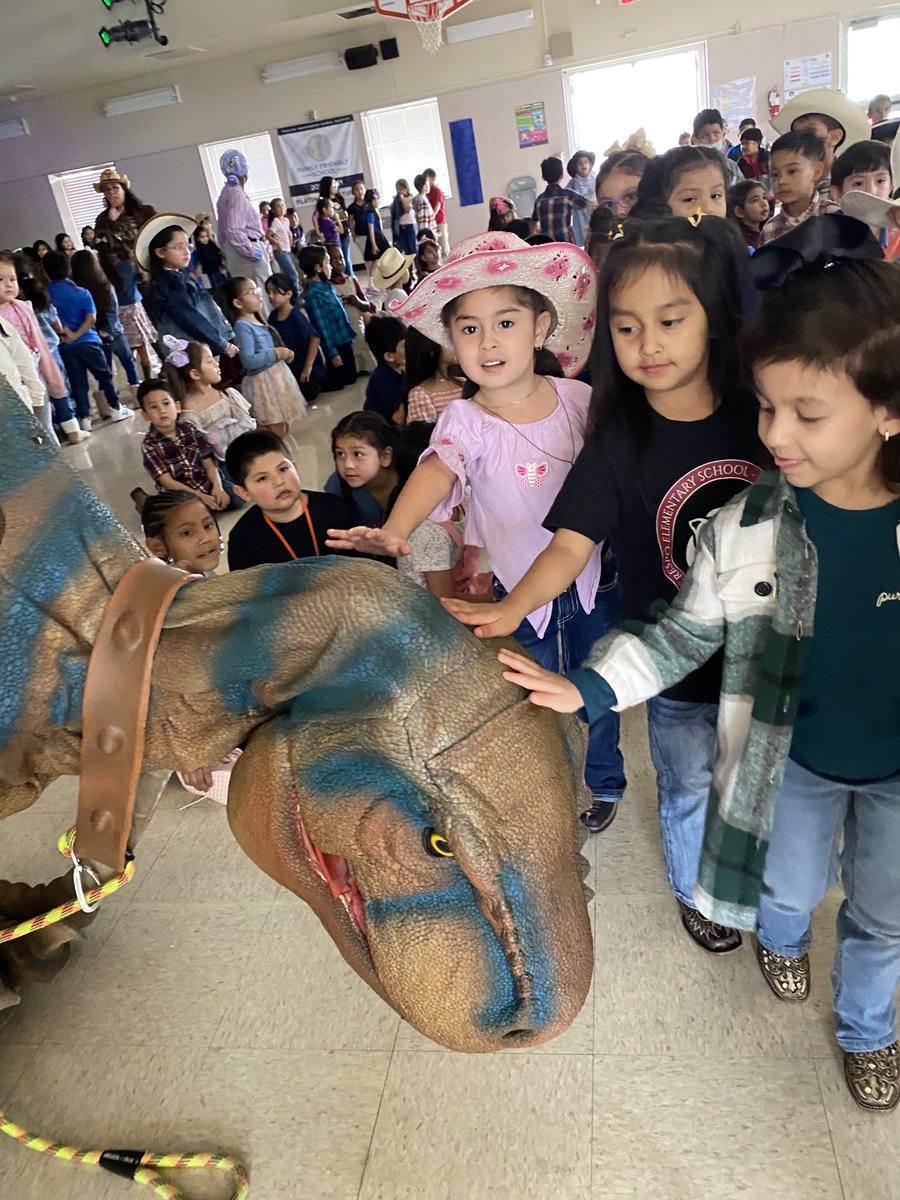 Mrs. Ramirez tweet media