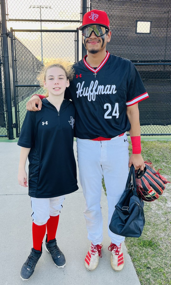BatGirlBrooke1's tweet photo. Finished the week out on a strong note ❤️⚾️🖤  #WYS @ramiromeza24 @jake_moorhaj @twizzle_34 @tsamp05 @FalconsHuffman https://t.co/421owftvCe