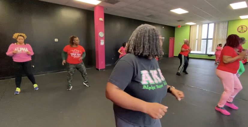 AASOAKA1908's tweet photo. Alpha Alpha Sigma Omega had a blast at our Pink Goes Red Line Dance Party! ๐๐พ
Thank you @girlfitstudio for hosting us and Tina L. Dorsey for teaching us some new moves asย we continue to promote heart health & fight against heart disease. #aka_aaso #SoaringWithAKA #PinkGoesRed https://t.co/PAgicMrGas