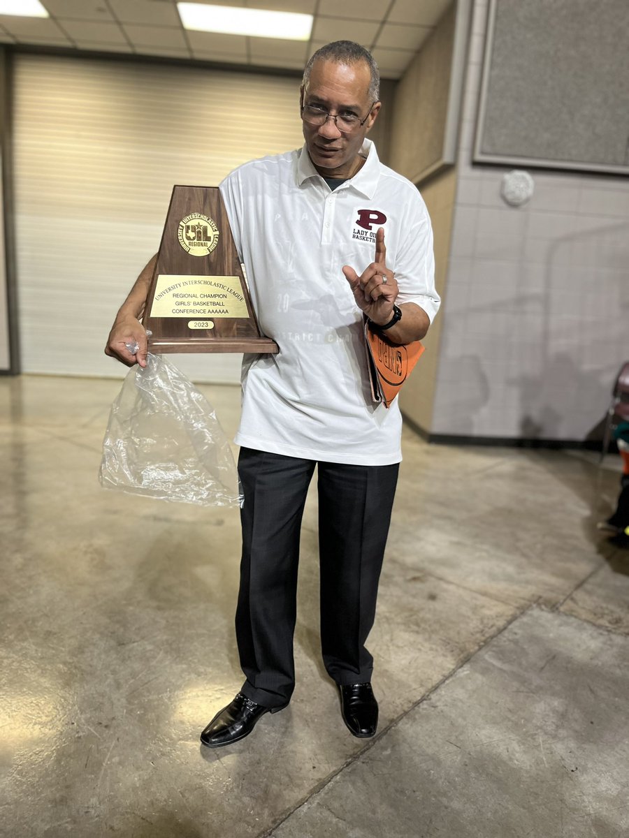 andrest97361727's tweet photo. Congrats to the 6A Region 3 Girls Basketball Regional Finals Champion .The Pearland Lady Oilers defeated Summer Creek to move on to the State Championship Tournament in San Antonio this Friday. Let’s Go Lady O’s https://t.co/XZonsevBx1