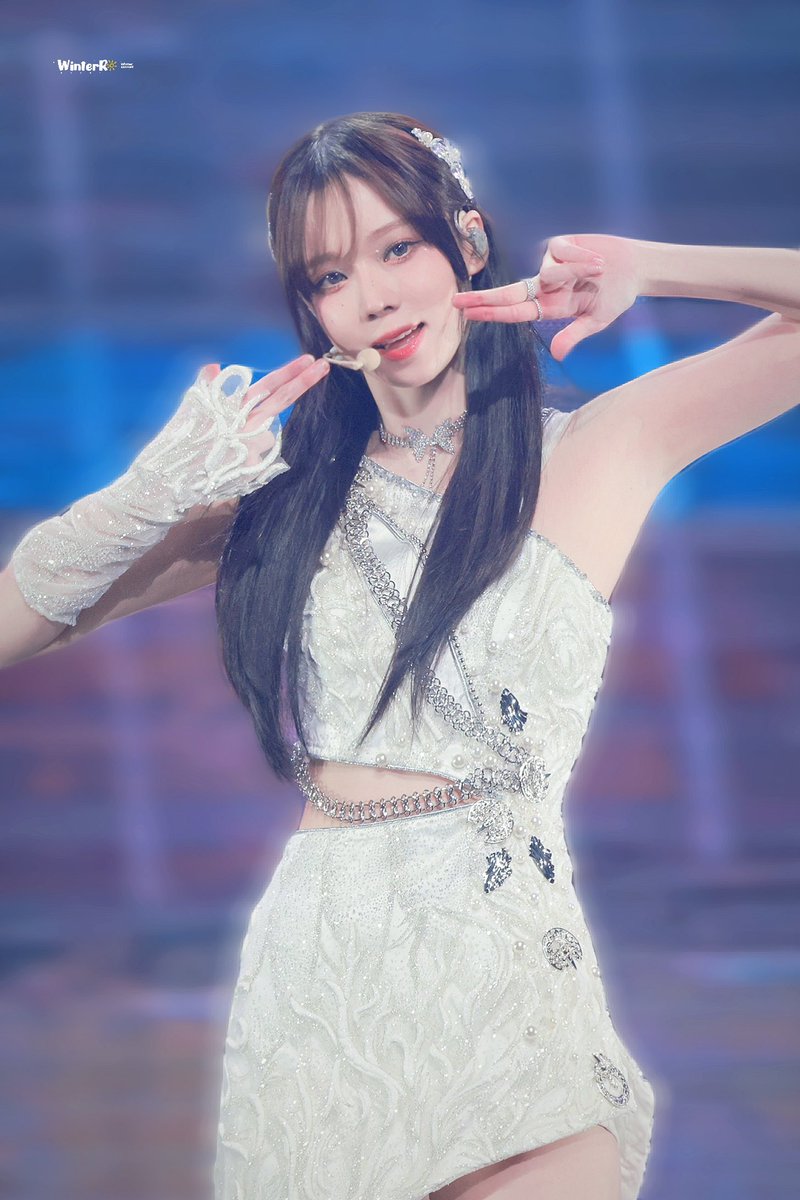 aespa ウィンター SYNK HYPER LINE ファーバッグ青 トレカ 【公式通販】