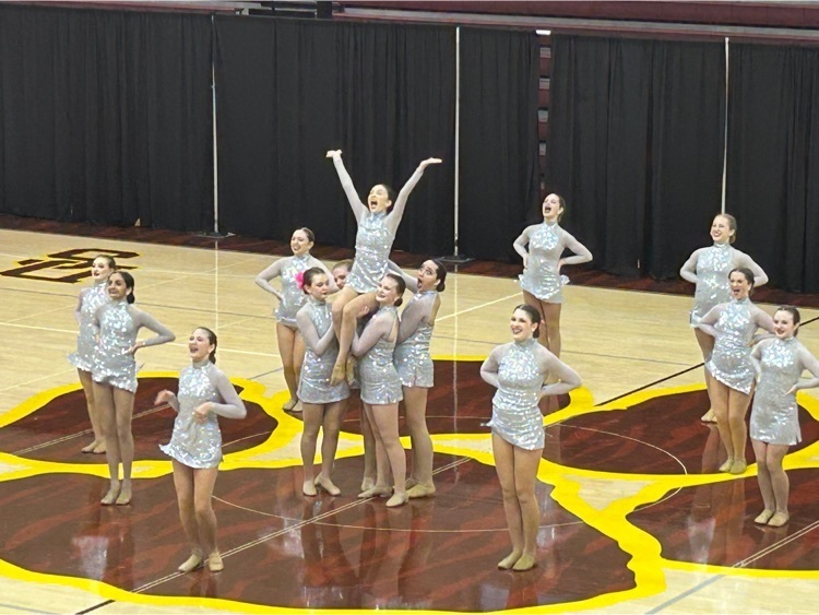 risdHS's tweet photo. Another great kick routine by the Rockettes! #RobinsonISD https://t.co/Nw1T5vKgoL