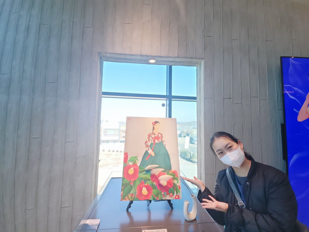 seokyeongart's tweet photo. 오늘 도씨 전시회 끝나기 전에 에스티아 NFT 갤러리 다녀왔어요^^
3월엔 K-Heritage [Floral Harmony] 전시가 시작됩니다. 
장미 그림으로 저의 Colors Illusion은 계속됩니다. 다음 전시도 많은 관심 부탁드려요❣️

#NFT #NFTgallery #Exhibition #digitalart #Colorsillusion #SeokyeongChoe #artist https://t.co/H5TNm3B3fQ
