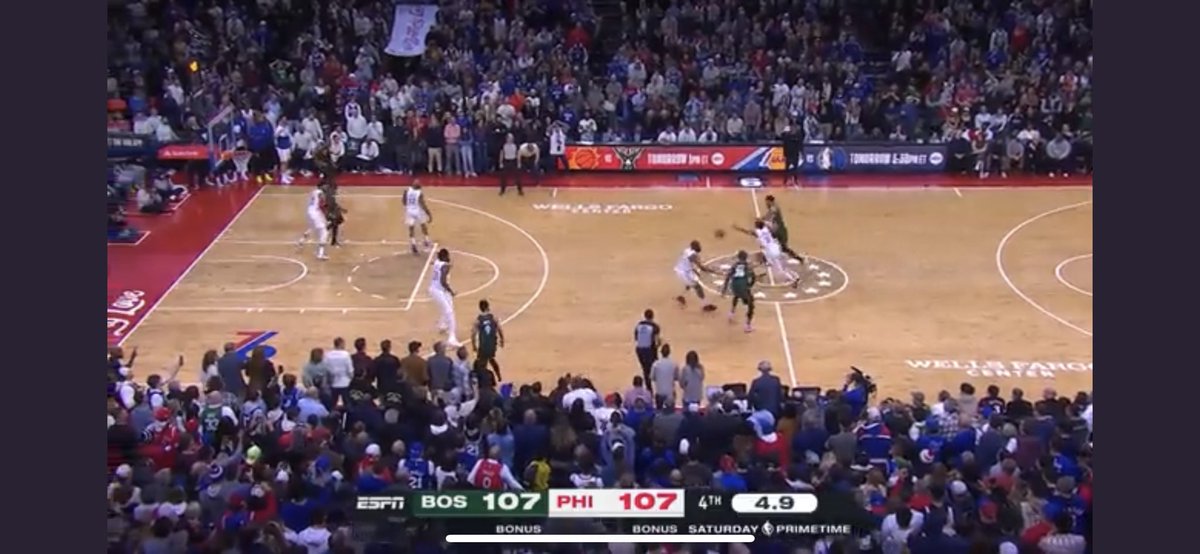 Jcrogan55's tweet photo. @AnalyticsCapper @MrLobble No offense but can tell you have never actually played basketball. Best part of that play is the pass. Hands down best pass in the last 20 years. https://t.co/vHksNslquh