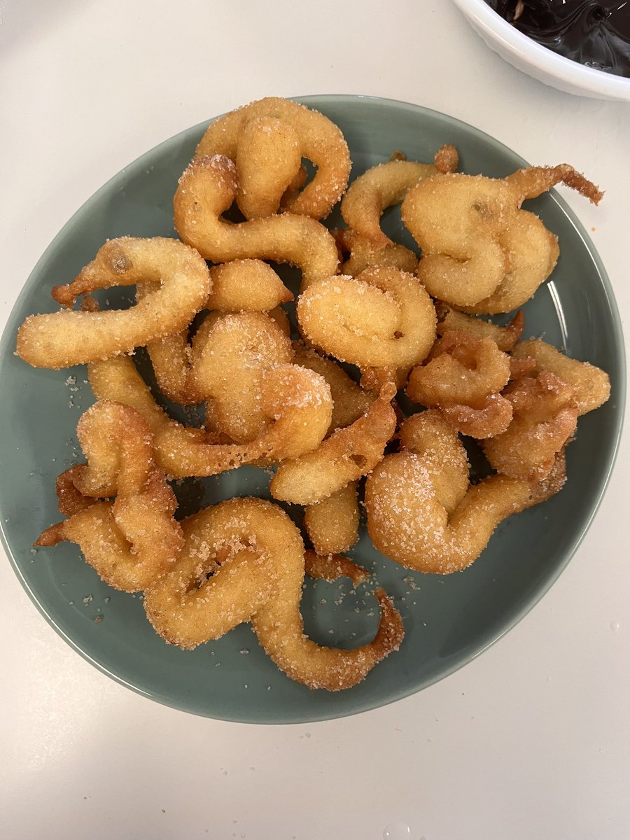 veepo_'s tweet photo. i tried to make churros but i ended up making squiggly fried dough https://t.co/uH84hdCtpy