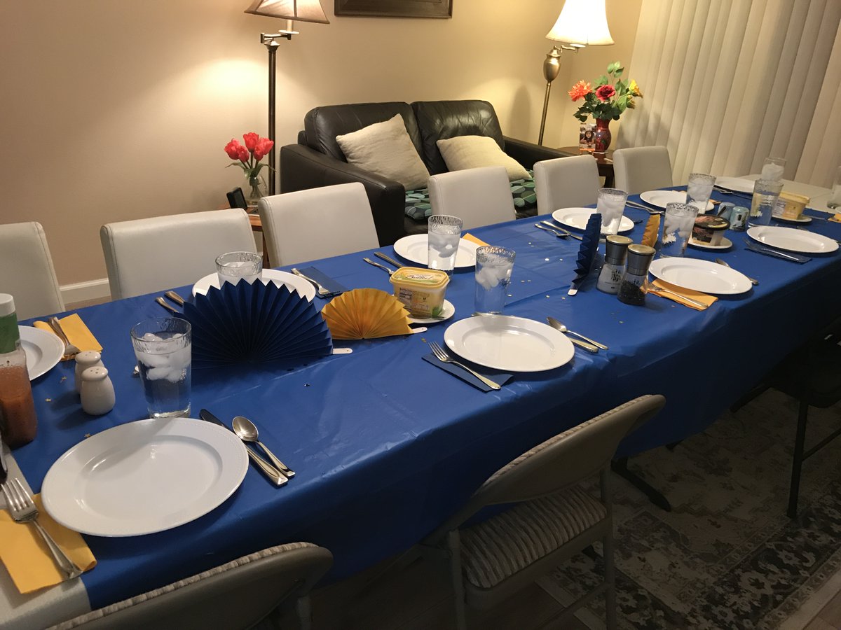 jennaquino25's tweet photo. Had so much fun attending UCLA's Dinner for 12 Strangers event tonight! (We're missing 6!) Thanks Bill and Mary for hosting and for the lovely dinner! #D12UCLA #UCLAalumni #GoBruins https://t.co/LQtKzHkmZY