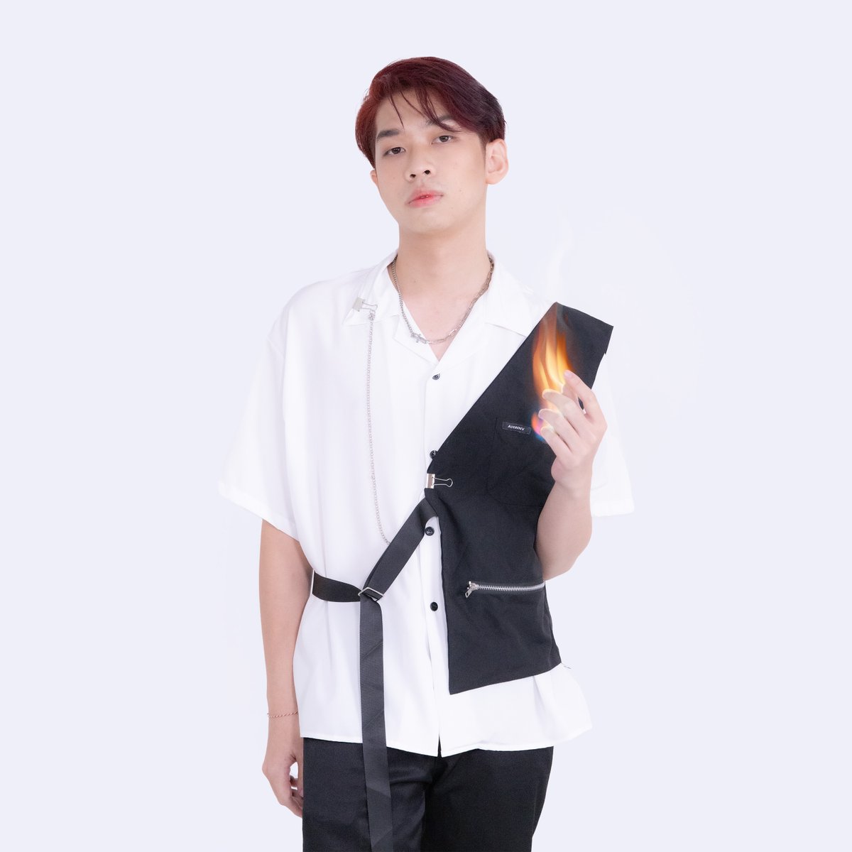 LAUNCHERFILM's tweet photo. PER | Watcharapong Pengyawong

Status : Graphic design LCF

Personal Profile
All this shit is new to me
สิ่งต่าง ๆ ที่เราพบเจอมานั้น มันช่างแปลกใหม่และแตกต่างออกไป ทำให้บางครั้งรู้สึกว่าสิ่งกำลังทำหรือเจออยู่นั้น 

#LCF #LAUNCHERFILM #ลอนเชอร์ฟิล์ม #DEBUT https://t.co/Ez8RK9Ud7p