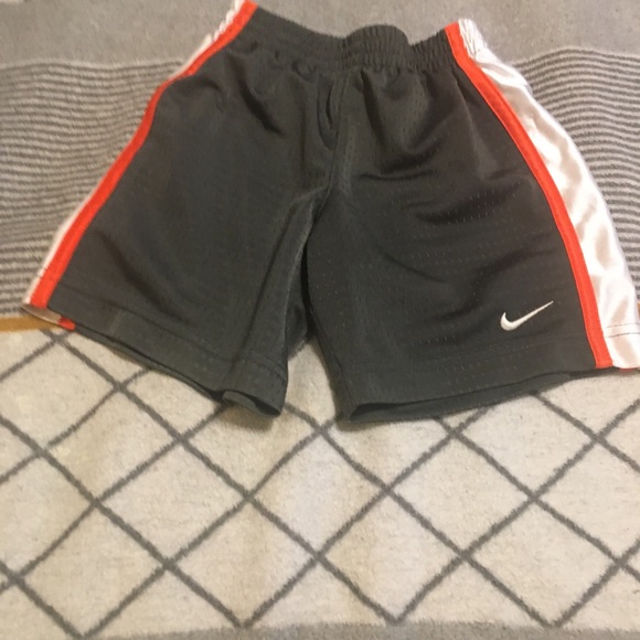 tompaul71's tweet photo. So good I had to share! Check out all the items I'm loving on @Poshmarkapp #poshmark #fashion #style #shopmycloset #beautees #nike #carters: https://t.co/97a3XKAyRu https://t.co/TfXKv0fiM3