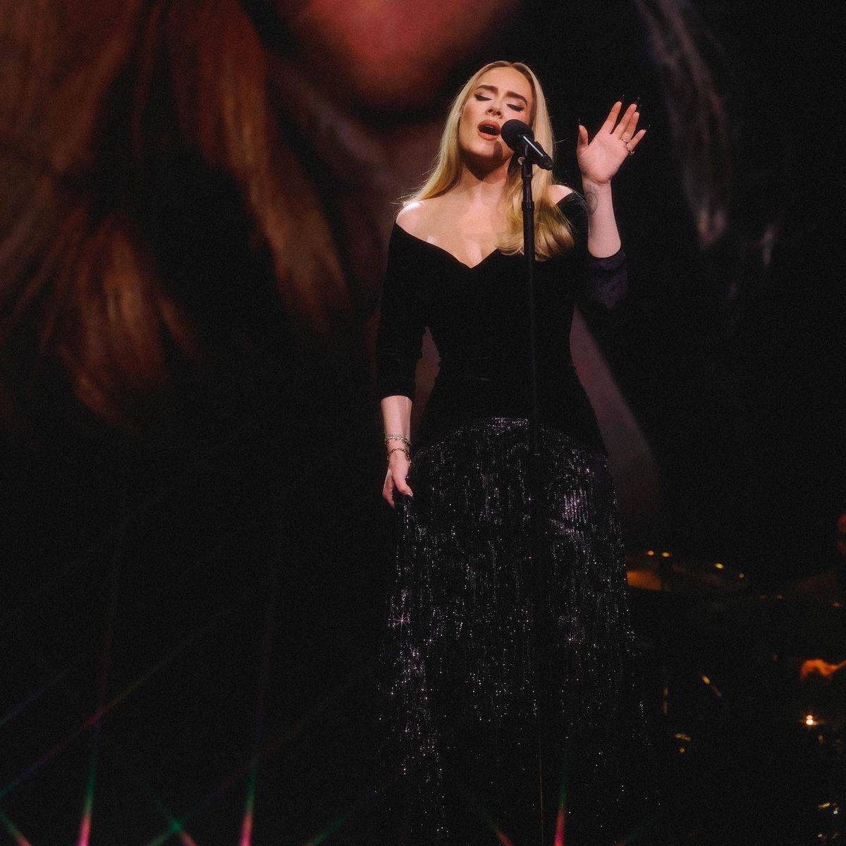 Adele tweet picture