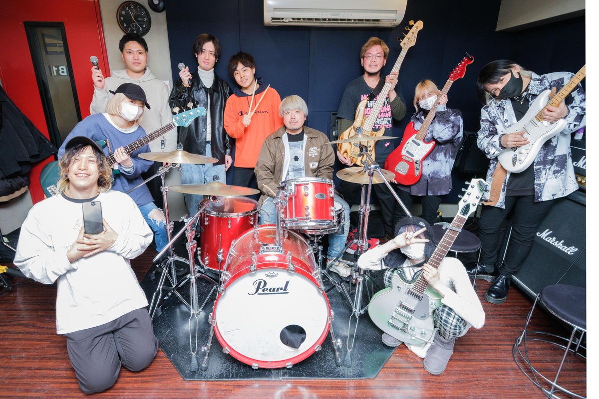 satoshi_fillit's tweet photo. 昨日は軽音部でした!
最近の軽音部は盛り上がってます!!
昨日も体験入部が1名、今後の体験入部希望の問い合わせが2名と、どんどん部員が増えそうな予感です✨
文化祭に向けての練習もしっかり進んでおります👍
皆さん、文化祭でのライブをお楽しみに!
#FILLLIGHT
#軽音部 https://t.co/CvTGCYVZQl