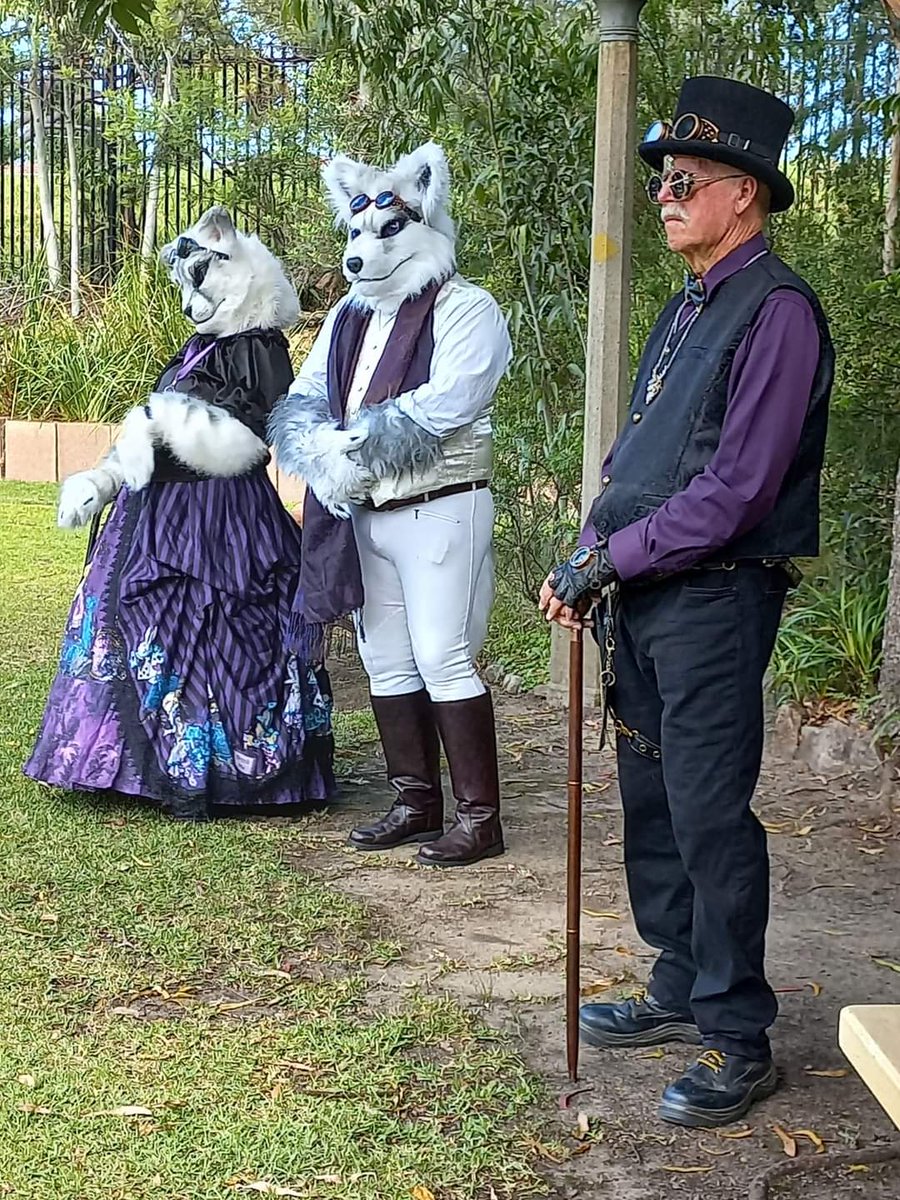 At the Tramway Museum Festival today.  Someone had to fly the fur flag while everyone else was sleeping off last night. 😄

📷 Kirok L'stok
