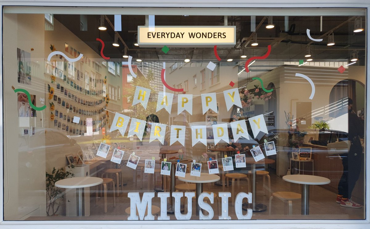 miusichashtag's tweet image. Last Day Gallery : Everyday Wonders 🎂
สำหรับแฟนคลับที่ต้องการฝากของขวัญ
จะมีทีมงานสแตนบายรอรับของขวัญ
ตั้งแต่เวลา 11am - 5pm นะคะ
#miusic
#miusic22yrs