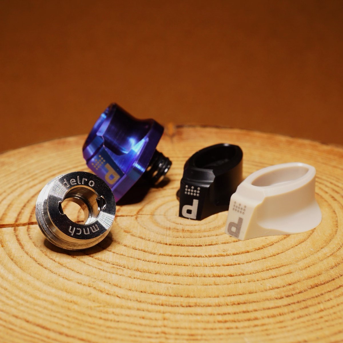 VAlphaline's tweet photo. Monarchy Vapes|D-Tip Ti Blue(Integrated) Drip Tip 入荷。国内入手困難の激レアアイテム。コンディションはフィッテイングのみの新品同様ですので、是非お見逃し無く!👑👑👑DM大歓迎 #MonarchyVapes #DTip #Ti #DripTip #Delro #BilletBox #HighEnd #Vape #vape好きな人と繋がりたい #vape放出 https://t.co/EUL0eXR1go