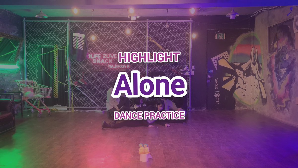 O_HA_1016's tweet photo. 오-하✨ 안녕하세요~ 오하입니다‼️
지난번에 공개된 'Alone' 커버영상 기억하시나요?!
이번에는 저희의 칼군무(?)가 돋보이는 연습실 버전 안무영상을 들고 왔습니다🤭😆
예쁘게 봐주세요〰️〰️

Link> https://t.co/nMAUioDn56

#하이라이트 #highlight #윤두준 #양요섭 #이기광 #손동운 #Alone #얼론 https://t.co/CT9ESUnw46