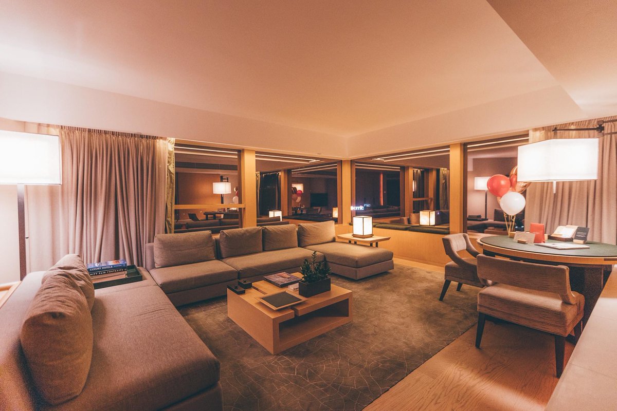 whenwewanderbkk's tweet photo. Had an excellent stay at The Upperhouse HK. Service and environment are good. Great design of space. Bedroom, Bathroom and Restaurant offer wonderful views of Victoria Harbour. More info at https://t.co/dVTYZylezx
#HongKong #TheUpperhouse #travelbloggers #Whenwewander #Review https://t.co/puajtF4BaY