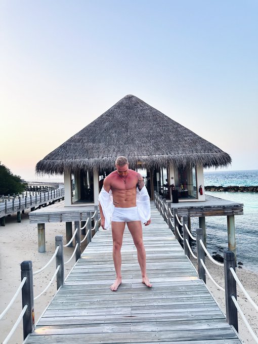 flashback from Paradise https://t.co/VSwG4aQEPe