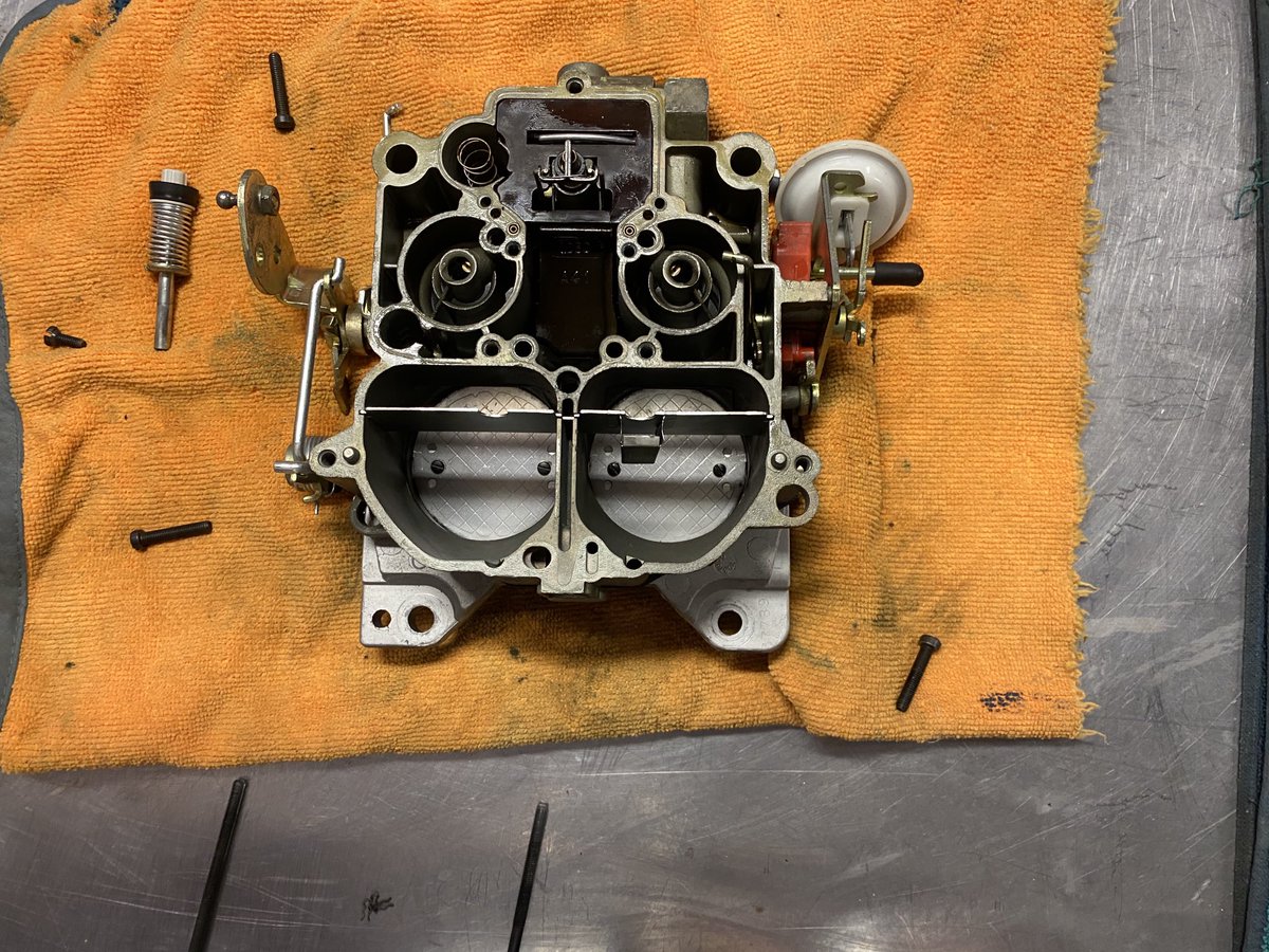 ScullyDamien's tweet photo. Princess is still having carburettor/fuel delivery issues! Removed, pulled down, cleaned, blown out, everything looks as it should. Back on. Runs!Cars! 🙄🤷😆 #Chevelle #SS396 #Quadrajet https://t.co/XutaDBrLtS