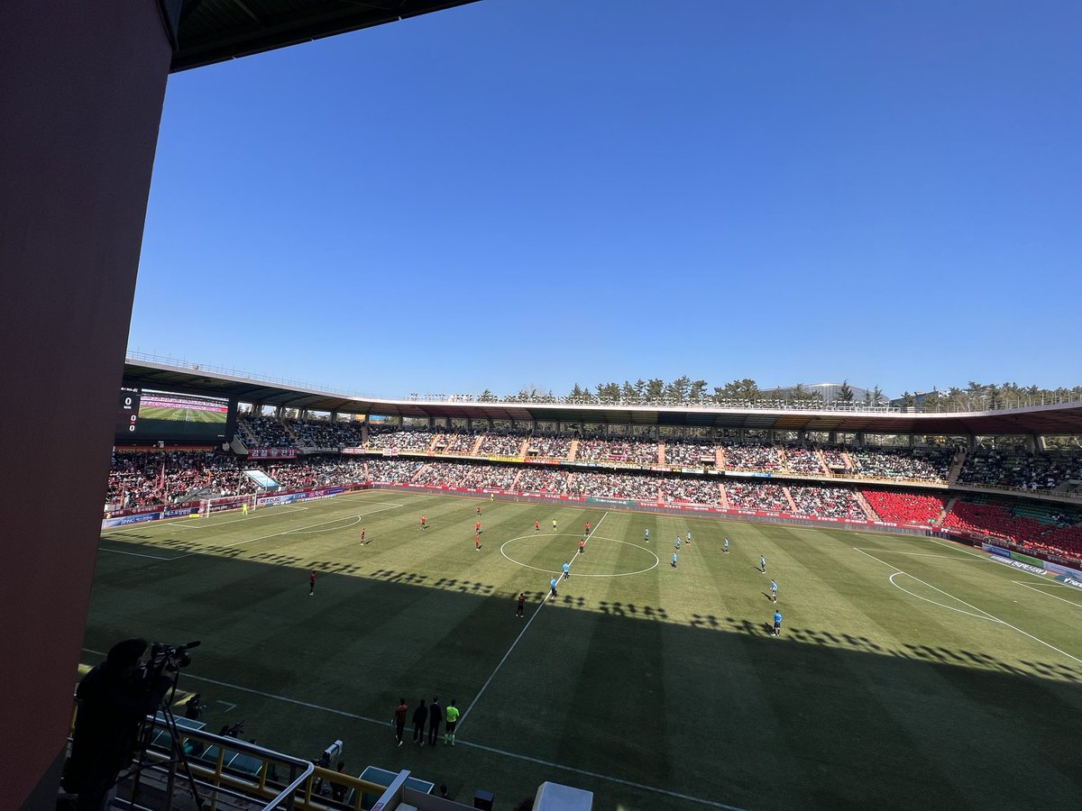 AlexGrant94's tweet photo. Great views in Pohang today for our opener, unfortunately missing out with a niggle, the boys playing well so far….. also following the glory game on twitter, colli to bang a brace second half! #Fighting 💪 https://t.co/CPQ1GsBxDf