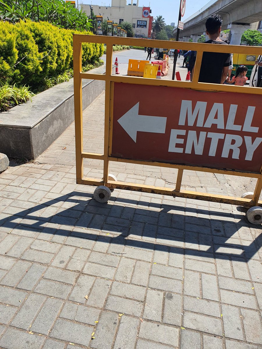 kpsusilkumar's tweet photo. With the KRPuram-Whitefield line operational, increased pedestrian footfalls esp around Phoenix Mall, ITPB, Decathlon, KRPuram,... it will be good to fix and clear the footpaths for pedestrian safety and convenience. @WFRising @bbmpcommr @WF_Watcher @cpronammametro https://t.co/ra9eRQhRFE