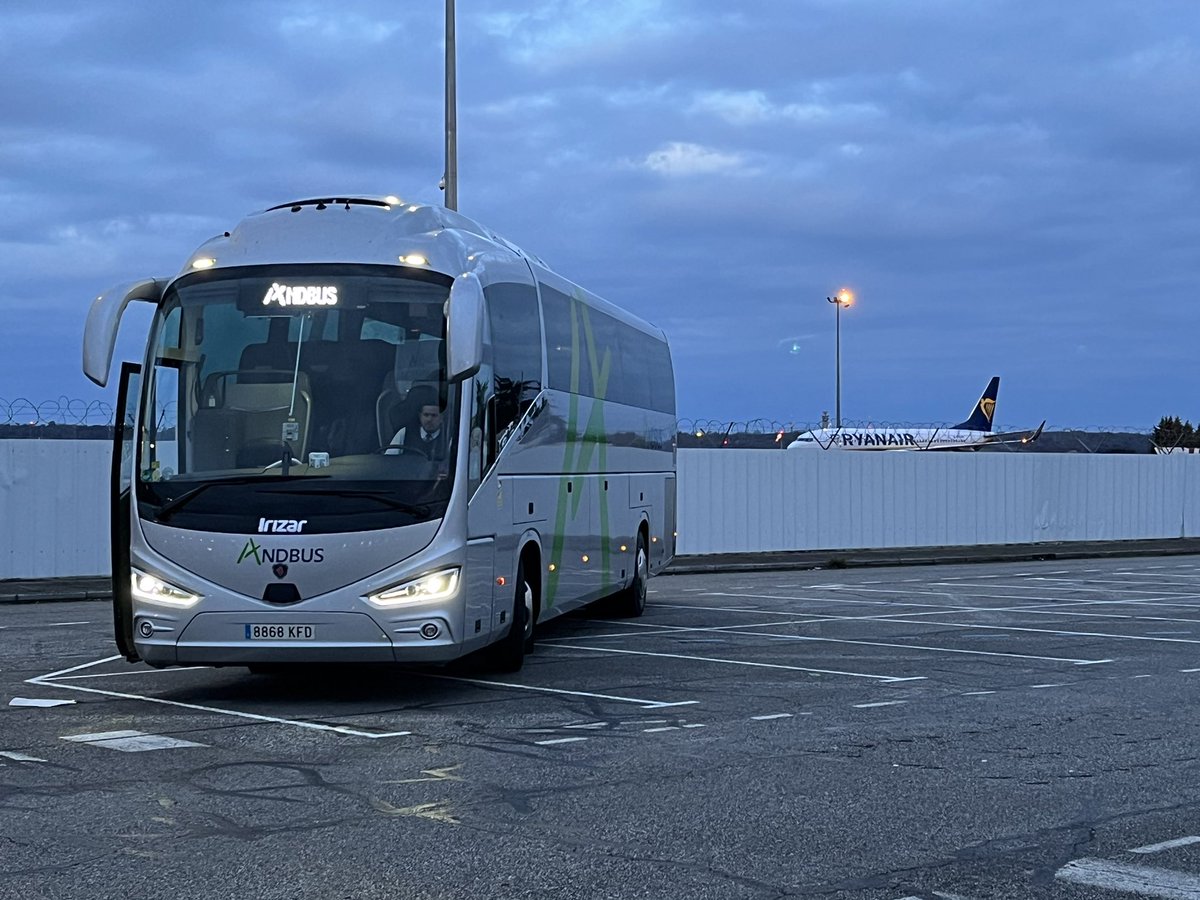 🇫🇷 Bonjour #dimanche
.
📸 Aéroport Toulouse Blagnac
.
✅ Andbus  🏡🚌✈️🚈 #doortodoor @aeroporttoulouse #garetoulouse
@visiteztoulouse #andorratravellers #busforall #buspertothom #visitandorra #andorraworld #andbusclass💚💙