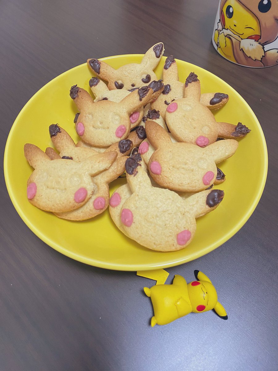 ピカクッキー焼いた😋
顔が上手く描けない…