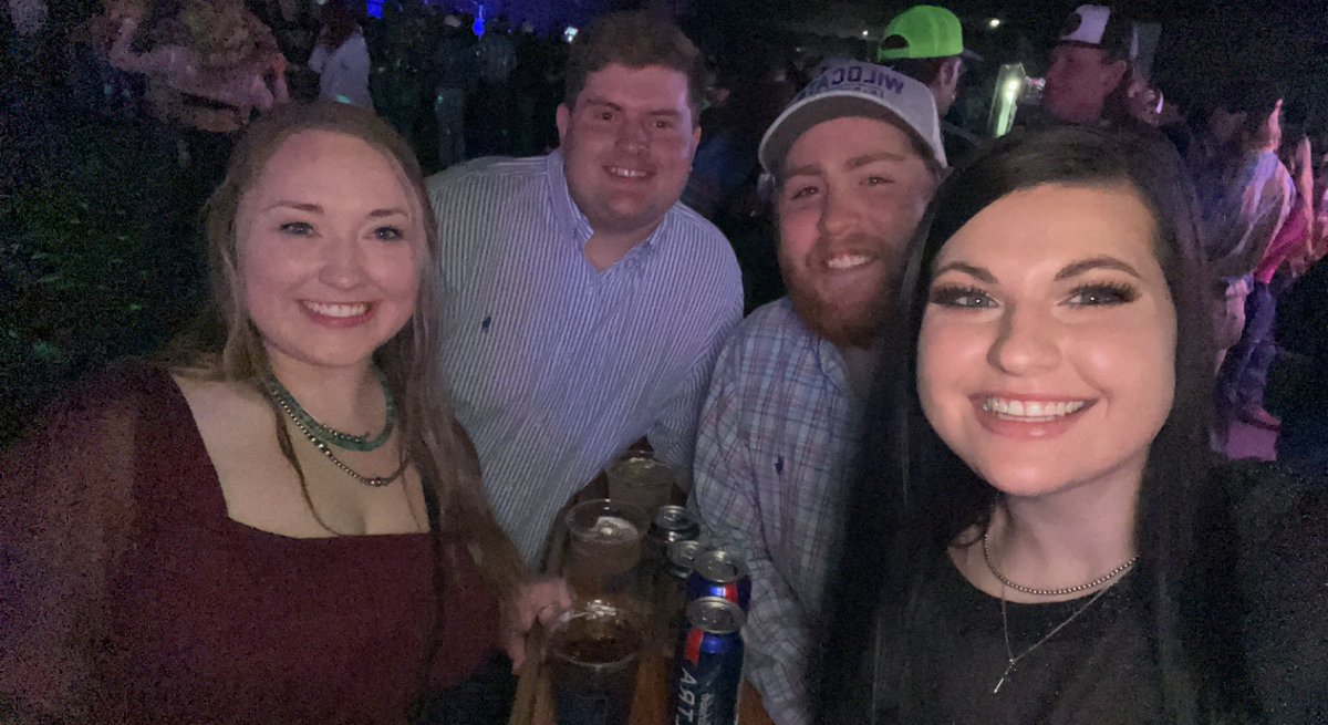 kelljow's tweet image. A concert at the weed before @s_cole21  leaves for Africa and so @haileyroseviars and I can check another band off our bucket list. @CCRevenue @TreatyOakMusic